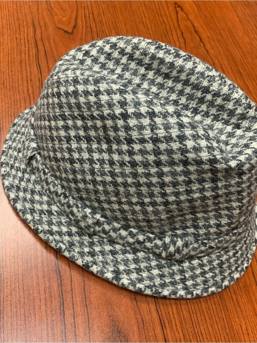 London Fog Striped Lining Hat in Tan and Black